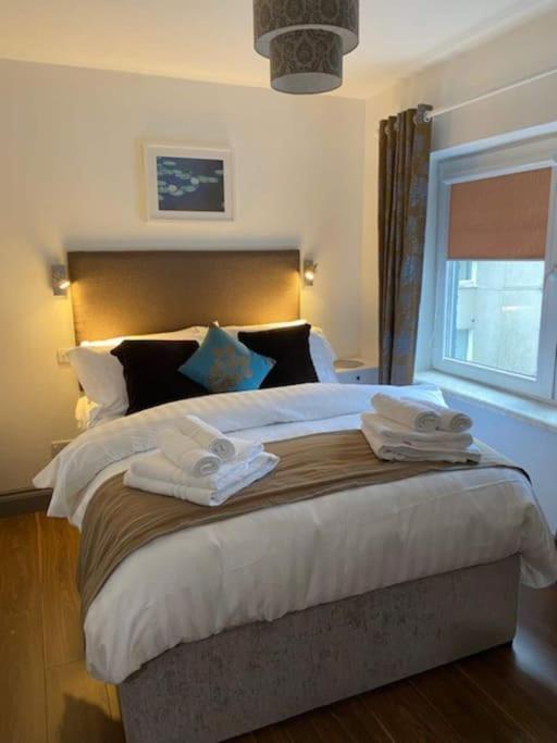 Location, Location - Modern 2 Bed Apt In Killarney Eksteriør billede